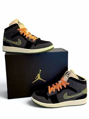 🆕 Air Jordan 1 Mid SE Craft Suede Sneaker in Charcoal & Olive